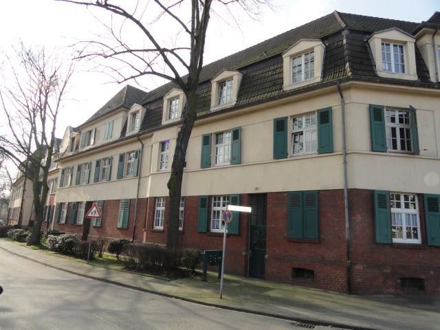 *praktische 2-Zimmer-Wohnung mit Balkon*
